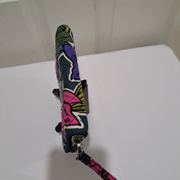 Vera Bradley Grab and Go Zip Around Wallet/Wristlet in Falling Flowers. - Picture 5 of 8